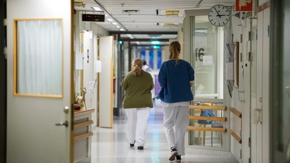 Det råder högt tryck av patienter på Nyköpings lasarett. Den här veckan har inneburit att i stort sett samtliga avdelningar har överbeläggningar.