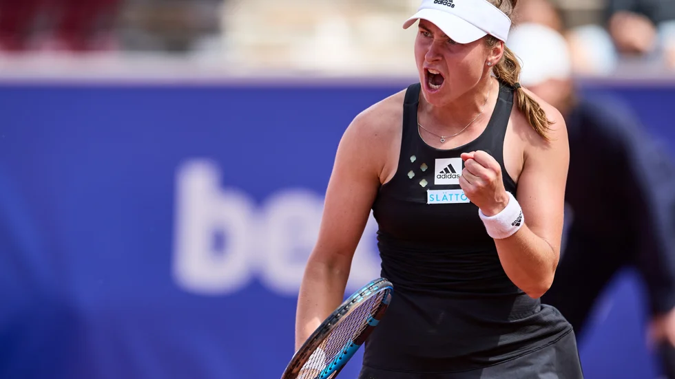 Rebecca Peterson är vidare i Båstad.