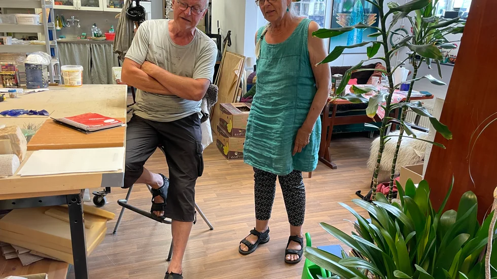 Håkan Blomqvist och Karin Westman i sin studio i Ekeby.