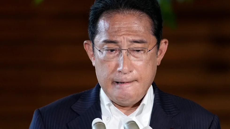 Japans premiärminister Fumio Kishida hade svårt att hålla tillbaka tårarna vid sitt första uttalande efter attacken mot Shinzo Abe.