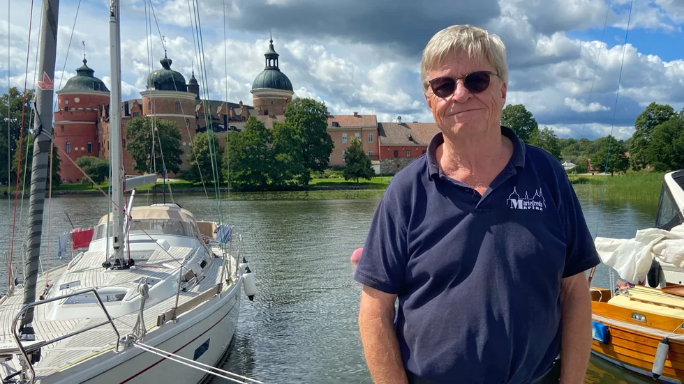 ”En halvstor båt drar 40 liter Stockholm–Mariefred enkel resa. När bensinen kostar 22 kronor litern i stället för 16 förra året, så blir det kännbart dyrare”, säger Björn Sundfeldt som driver Mariefreds marina.