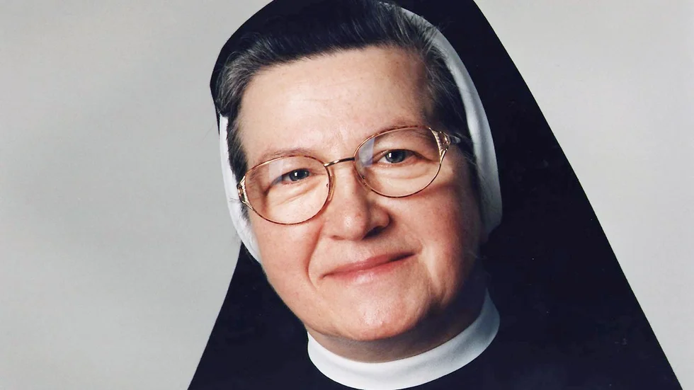 Syster Krystyna Barton.