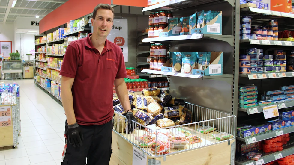 Hemköp Västerviks ställföreträdande butikschef, Jakob Hagbäcker, berättar att nudlar är en vara som det är stor brist på just nu.