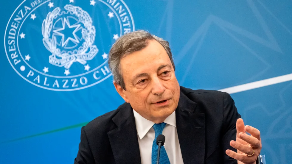 Får inte avgå. Premiärminister Mario Draghi lämnade in sin avskedsansökan efter den senaste turbulensen i italiensk politik. Men det godtogs inte av presidenten, som hänvisar Draghi tillbaka till parlamentet för att göra ett nytt försök att lösa den politiska krisen.