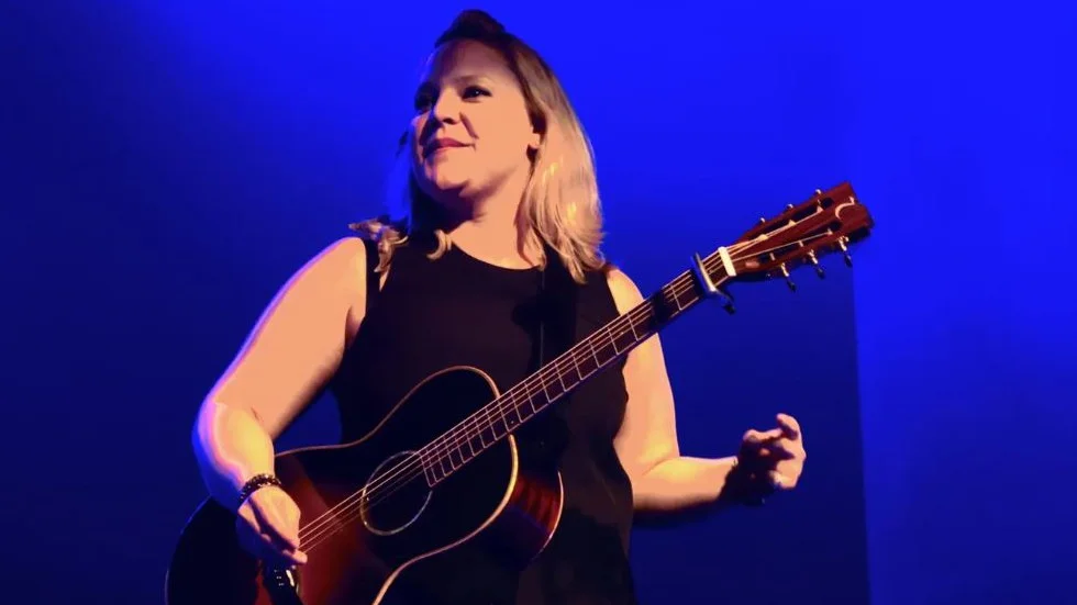 Countryartisten Vivien Searcy kommer till Måndagskväll.