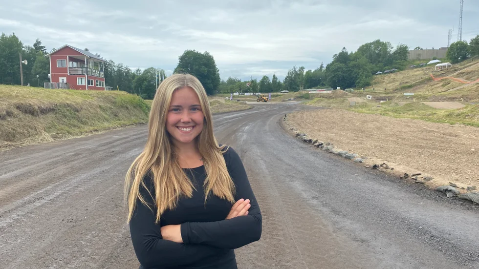 Folkrace-återkomst. Moa Darnell från Mjölby och Skänninge är en av de hemmaförare från SMK Motala som ställer upp när Folkracefestivalen är tillbaka i full spinn på Dunteberget. "Det är lite mer på allvar nu, det är så stort med festivalen", säger 24-åringen. 