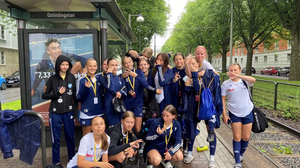 IFK:s F15 lag vände och vann premiären i Gothia Cup.