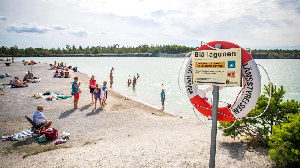 Vid stränderna i Tofta och Sudersand har Länsstyrelsen stoppat flera kiosker, caffér och restauranger. Men vid Blå Lagunen, som Länsstyrelsen själv ansvarar för, söker Länsstyrelsen aktivt någon som kan driva en kiosk.
