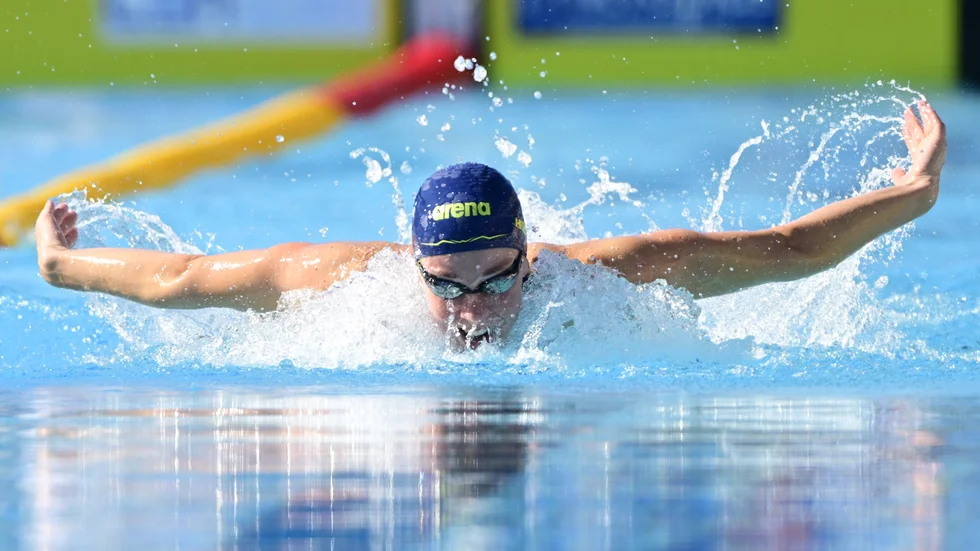 Louise Hansson tog sig bekvämt till semifinal i Rom.