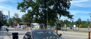Bil har stått felparkerad i två veckor: "Flera busschaufförer upprörda" 