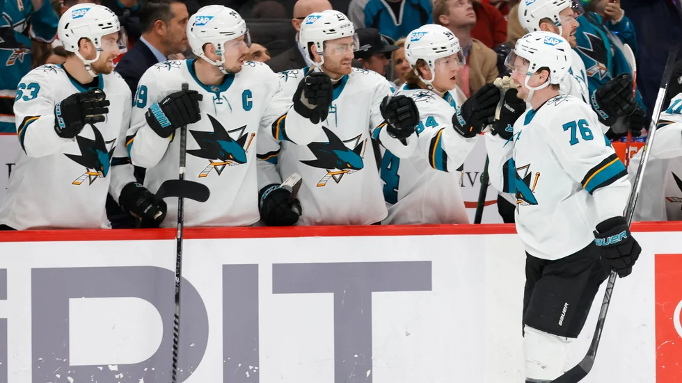 Jonathan Dahlén lämnar San Jose Sharks, men det saknas inte intresse för honom.