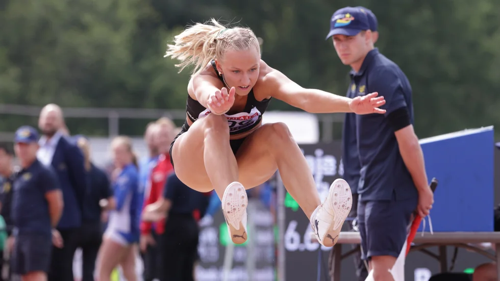 Maja Åskag snuvade överraskande Khaddi Sagnia på SM-guldet.