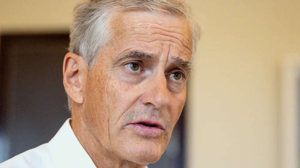 Norges statsminister Jonas Gahr Støre har kallat till krismöte om elpriserna.