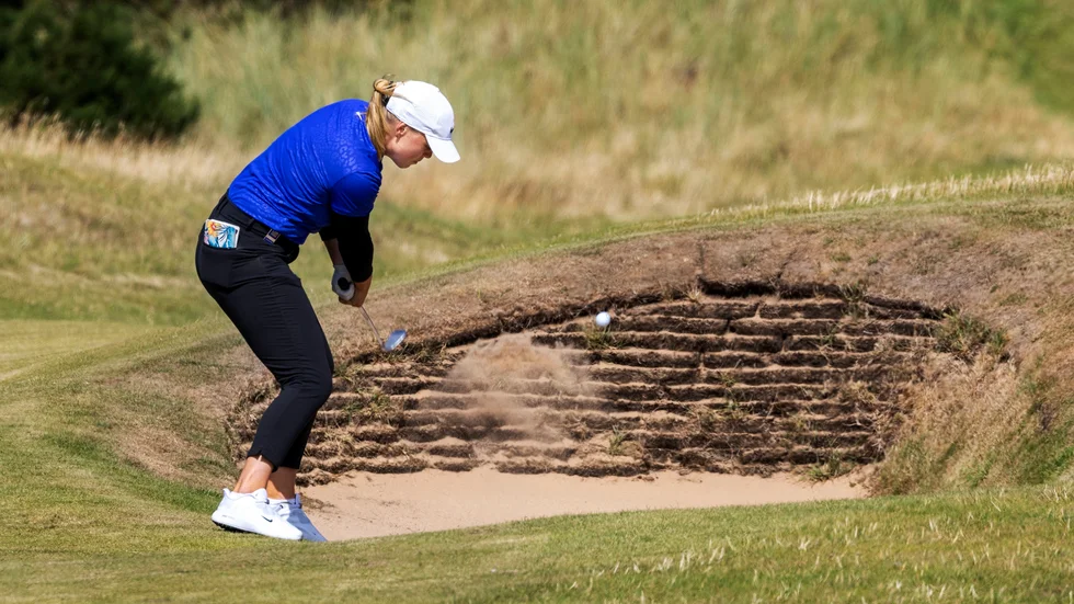 Maja Stark rasade från nionde till 41:a plats under British Opens avslutande runda.