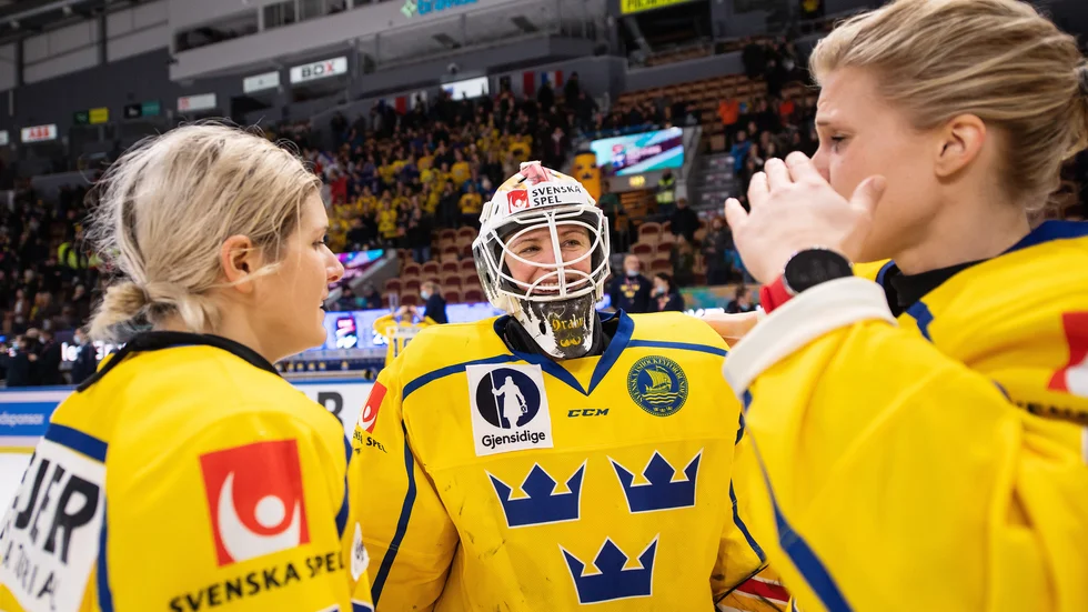 "Det går väl att diskutera om jag borde ha varit med, och jag är inte det minsta bitter, men de borde absolut ha varit det", säger Johanna Fällman om Ulf Lundbergs petning av klubbkamraterna Emma Nordin och Sara Grahn.