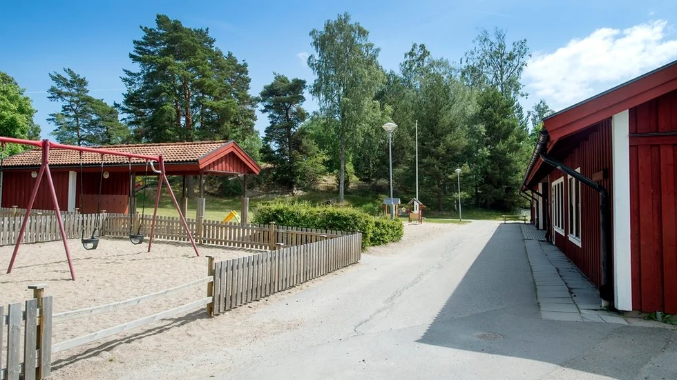 Paviljonger ska bereda fler platser för barnen på Långsätters förskola. Kan bli långvarigt, meddelar kommunen – hela tio år.