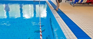 Kakelras i simbassäng stoppade tävling