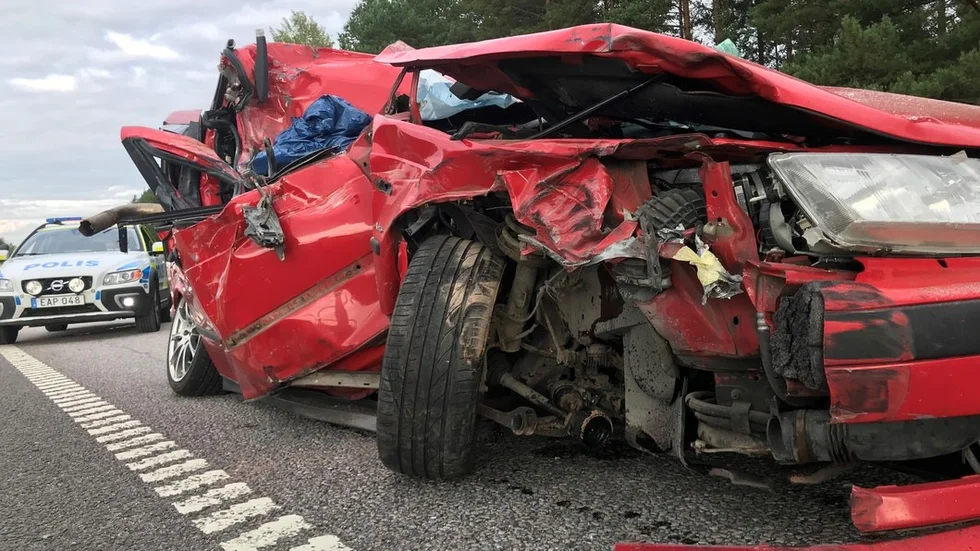 Bilen blev helt demolerad vid olyckan.
