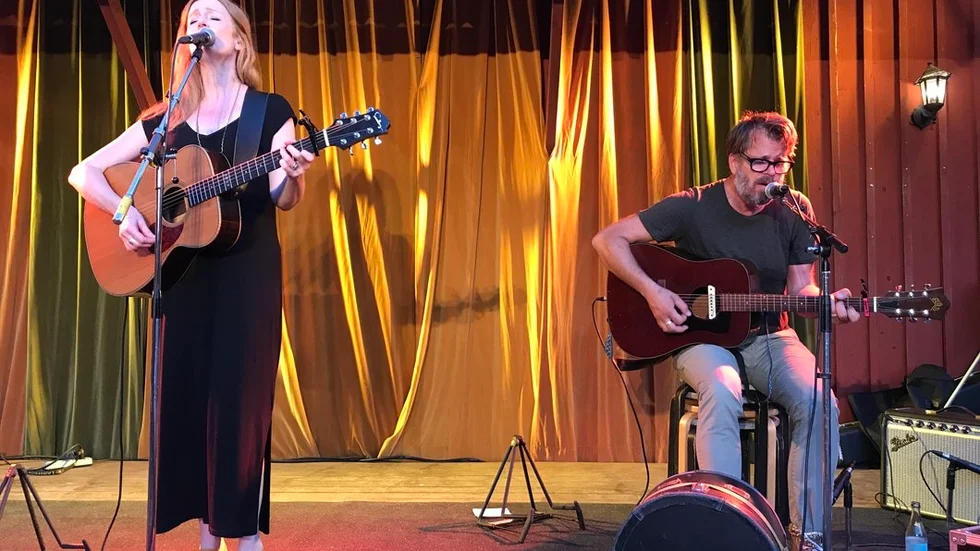Den kritikerrosade sångerskan Anna Stadling med musikern och partnern Pekka Hammarstedt.