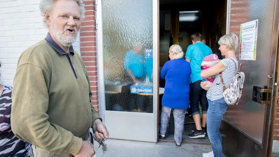 Kenneth Lundström tog hjälp av Matakuten sedan han fått nej av socialförvaltningen till en rekvisition att handla mat för, uppgav han. "Det är bra att de öppnar här också", sa han om föreningens expansion till Katrineholm.
