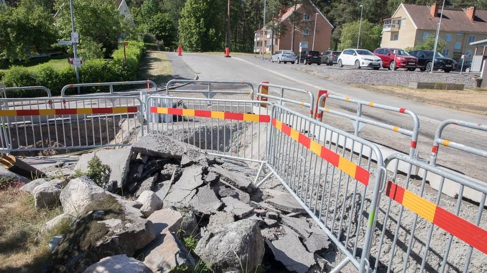 Bristen på raka rör i kommunikationen skapade dubbelarbete på Teatergatan.