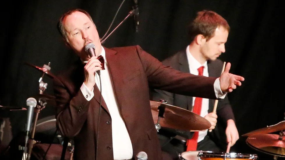 Peter Asplund gästar Strängnäs med julkonserten "The Christmas Feeling".