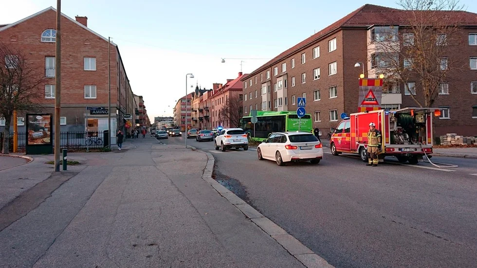 Olyckan inträffade på Kungsvägen i höjd med Jören Vävares gata.
