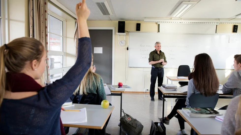 Signaturen "Robban – gymnasielärare" håller inte med Liberalernas åsikter om hur skolan ska förändras.