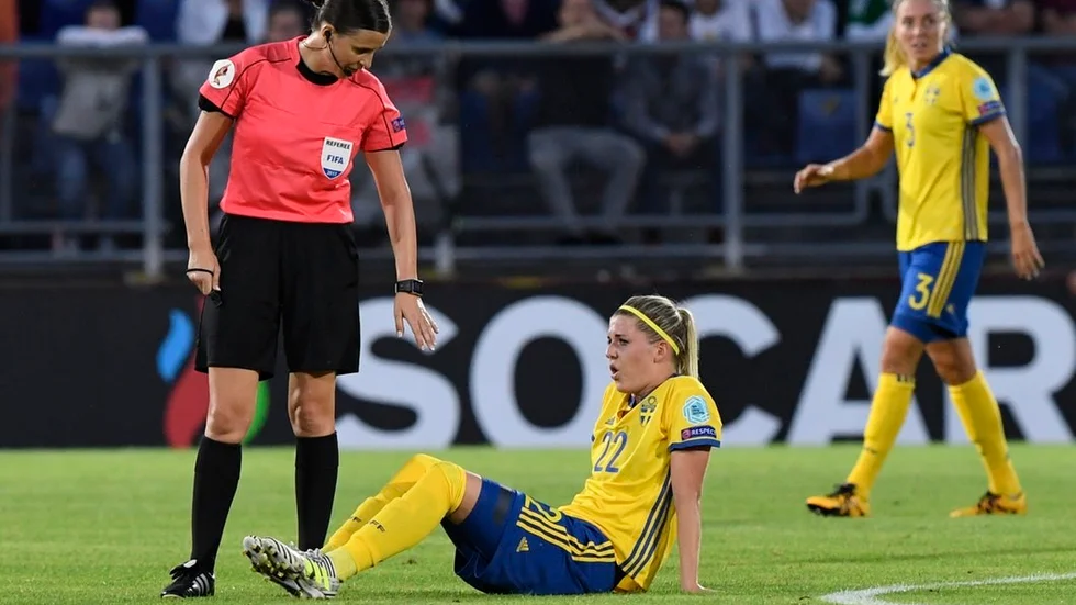 Olivia Schough blev sittande med en lårkaka, och tvingades lämna EM-premiären mot Tyskland redan i den 56:e minuten. Men läget hoppfullt inför matchen mot Ryssland på fredag.