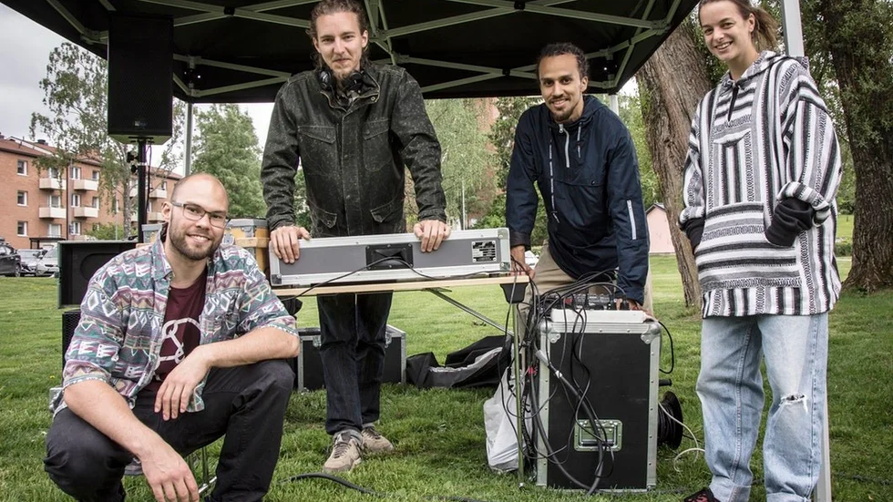 Dansarna från Åsa Folkhögskola. Marcus Larsson, David Sahlström, Kaide Gonzalez och Rebecca Ramsey. På bilden saknas Kevin Wedin.