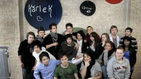 KLASS 9C ÖRNÄSSKOLAN: Främrde raden: Pär Westman, Tobias Bjernhagen Hellström, Alexandra Sällström, Martina Lundberg. Mitten: Oskar Johansson, Simon Simon Andersson, Maria Sundkvist, Emilia Olofsson, Sofia Persson, Maja Nilsson, Veronica Brännström. Bakre raden: Jesper Persson Brännare, Kim Thomas, Victor Åström, William Ekholm, Oskar Sandberg, David Jonsson och Niklas Åhman.