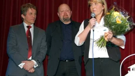 ÅRETS FÖRETAGARE 2008. Företagarnas pris gick till Eirin Hannedahl, Hotell Tornedalia. Blomster och statyett delades ut av Hans Mörtberg och Ulf Zakariasson.