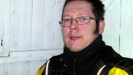 SKOTEROLYCKA. Mikko Konttaniemi, 44 år, omkom i lördags i samband med en skoterolycka i Långträsk. Han var bland många känd som en av Norrbottens bästa schackspelare och tävlade även i bilspelet sim race, där han nu ska få ett LAN döpt efter sig i Morgongåva.