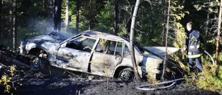 Man räddades ur brinnande bil efter olycka