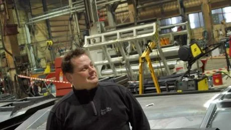 BLICKAR FRAMÅT. Nybergs mekaniska verkstad går emot strömmen och satsar trots lågkonjunktur. Niklas Pääjärvi är produktionschef och delägare i företaget. Foto: Åsa Poromaa