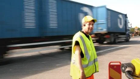 RESPEKTLÖST. "Trafikanterna visar ingen respekt och det blir bara värre", säger Tommy Wennberg som upplevt hur en kollega skadades svårt för två år sedan.