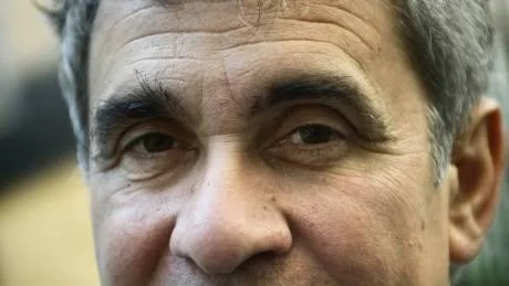 MINORITETSSPRÅKSFÖRFATTARE. Bernardo Atxaga heter egentligen Joseba Irazu Garmendia, men tog sig pseudonymen för att kunna ge ut sina böcker på baskiska. "Jag har alltid varit försiktig - och aldrig suttit i fängelse", säger han.Foto: Markus Dahlberg/Scanpix