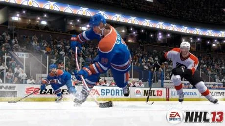 NHL 13. Skridskoåkningen är mer realistisk och därmed också trögare i vändningarna, menar Kurirens spelkritiker Erik Hansson.