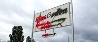 Skylt vandaliserad igen