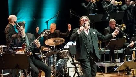 Veteranmusik. Gitarrvirtuosen Jojje Wadenius och Tommy Körberg i fronten för Norrbotten Big Band framförde låtar från den tid de spelade med i jazzrockbandet Made in Sweden, bildat 1968.