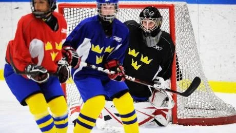 BLICKEN. Luleåtjejen Maria Omberg byter division I till riksserien mot Munksund/Skuthamn inför den här säsongen. Hon är också en av två målvakter i U18-landslaget.