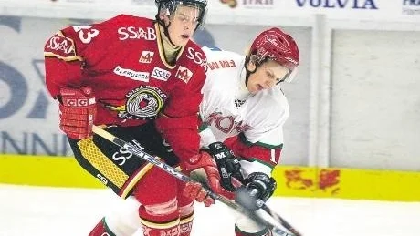 Niklas Enberg i Luleå Hockeys J20 säsongen tröja.