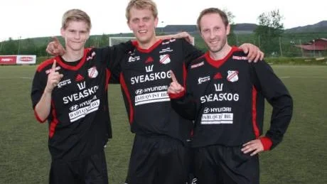 MÅLTRIO. Med ett mål vardera grejade Joel Krispinsson, Emil Eriksson och Dennis Gabrielsson tre pinnar till Skogså i bortamötet med Kiruna FF 2.Foto: Johan Johansson
