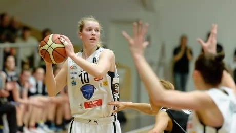 FORTSÄTTER. Ellen Nyström är klar för ännu en säsong i Northland Basket. Det är blott den andra spelaren som står på kontrakt över nästa säsong.