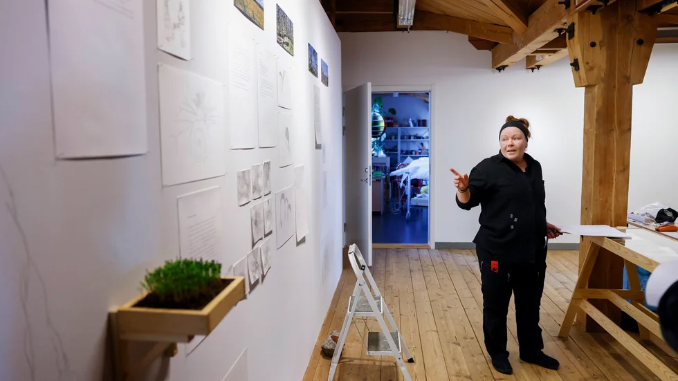 Lena Ylipääs "Arv, strövande" i Havremagasinet i Boden är en berättelse i text och bild om skog, historia och samhörighet.