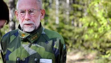 LEDDE MILITÄREN. Mats G Pettersson, kompanichef i hemvärnet, ledde den militära delen av eftersöket på torsdagseftermiddagen. Till sin hjälp hade han 52 soldater från I 19.