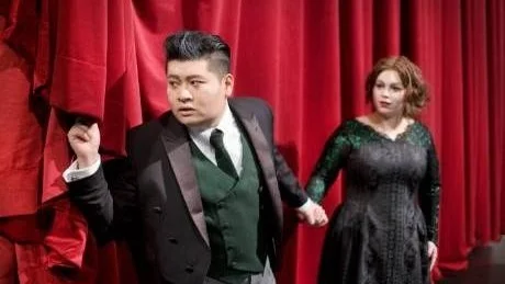 REPETITIONER. Rebecka Rasmussen i        rollen som Mimi ocn Yinija Gong som Rodolfo under repetitionerna av La bohème på Norrlandsoperan, i regi av Kristofer Steen.