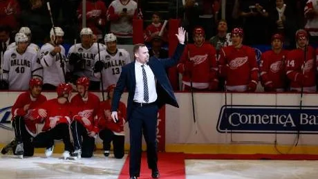 Tomas Holmström säger tack och hej.