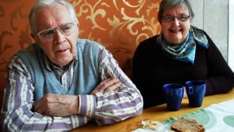 INTRESSENTER. Carl-Gösta och Elsa har en lägenhet i Bondersbyn men är ute efter ett nytt boende. "Jag tycker att det verkar fantastiskt" säger Elsa.