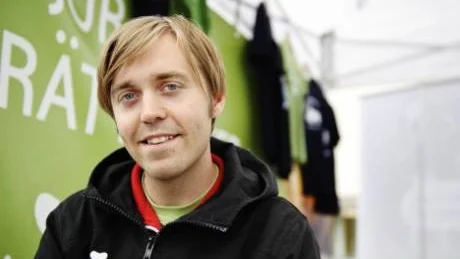INFORMERAR. Daniel Marklund från Djurens rätt är på Sverigeturné och jobbar på att politikerna ska bli bättre på att engagera sig i djurrättsfrågor.